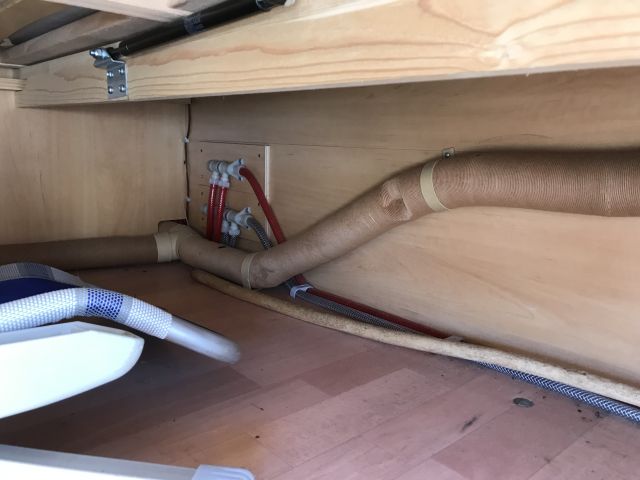 769293-123 Husvagn Dethleffs Camper 2004 ( CEJ 819)