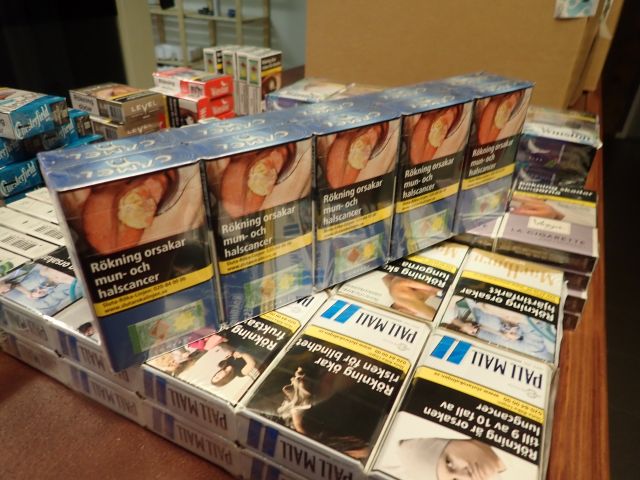 755443-2 Party With Cigarettes