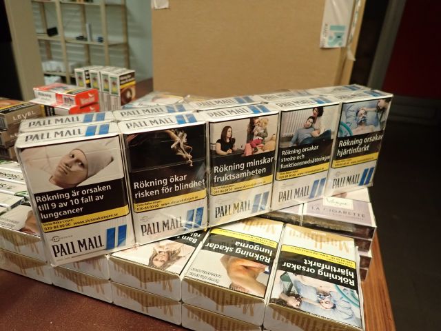 755443-3 Party With Cigarettes