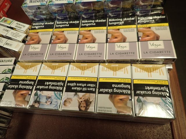 755443-4 Party With Cigarettes