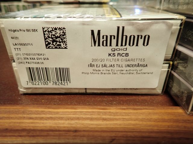 755443-9 Party With Cigarettes