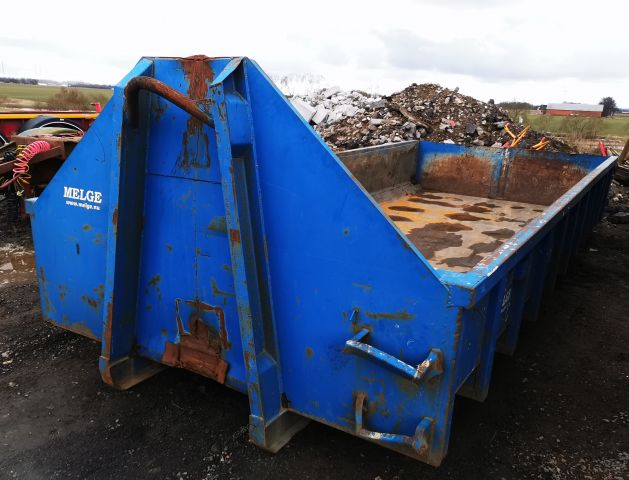 768674-6 Demountable platform 12 m3 with leaves