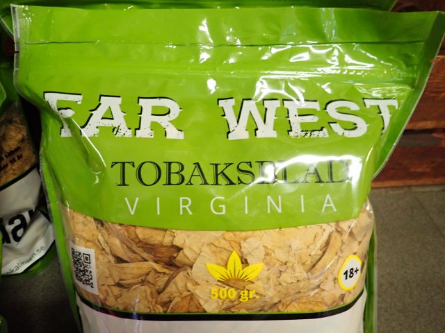 755425-3 Tobacco Leaf With Accessories