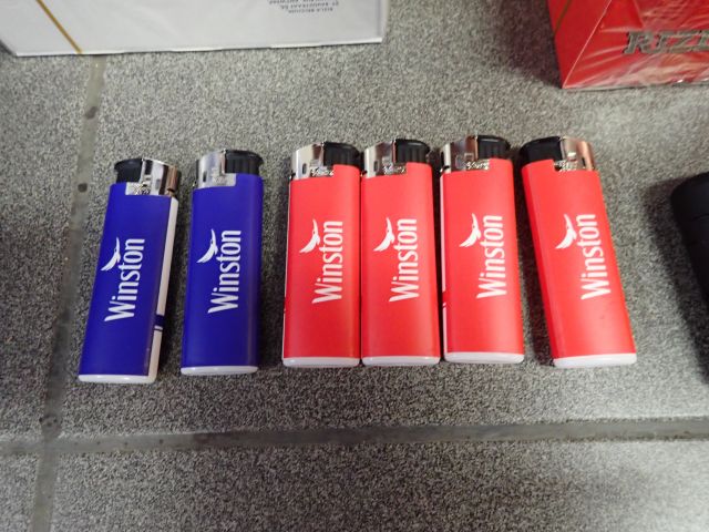 755425-9 Tobacco Leaf With Accessories