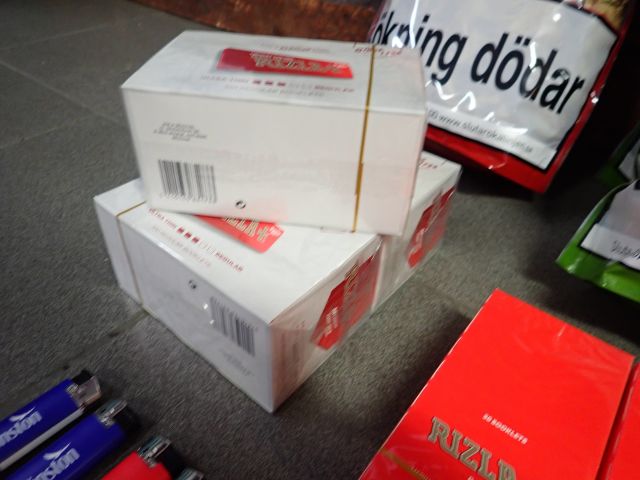 755425-10 Tobacco Leaf With Accessories