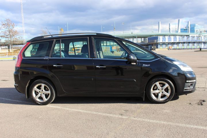 756875-4 Citroën Grand C4 Picasso 1.6 e-HDi Airdream Exclusive automatic -2011 (7-seater, 23400mil)