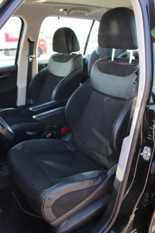 756875-32 Citroën Grand C4 Picasso 1.6 e-HDi Airdream Exclusive automatic -2011 (7-seater, 23400mil)