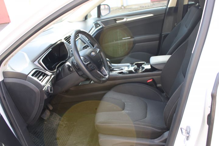 769516-27 Ford Mondeo 2.0 TDCi AWD automatic -2017 (180hp, 50888km)