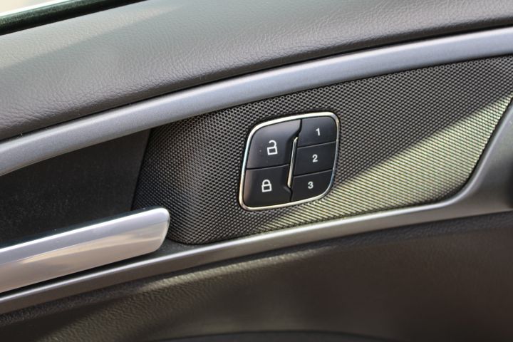 769516-25 Ford Mondeo 2.0 TDCi AWD automatic -2017 (180hp, 50888km)