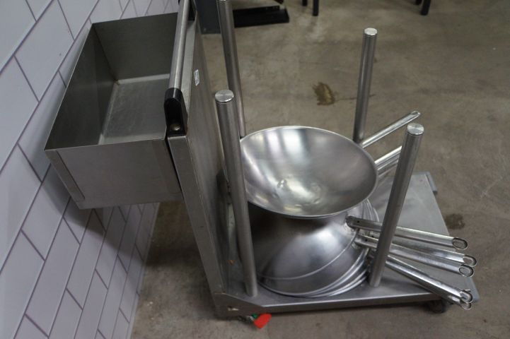 Trolley With 10 Wok Pans Ps Auction We Value The Future Largest In Net Auctions