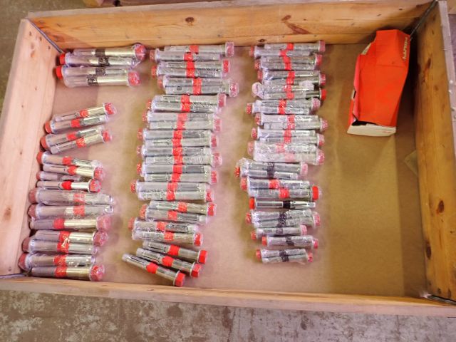 755538-1 Lot with Expander bolts