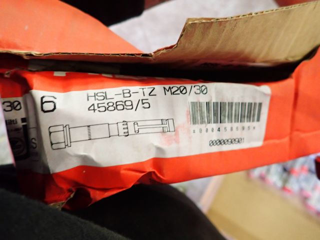 755538-7 Lot with Expander bolts