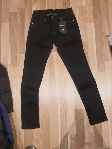 771555-6 Lot with Branded Clothing 891 items