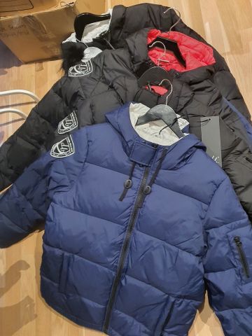 771555-7 Lot with Branded Clothing 891 items