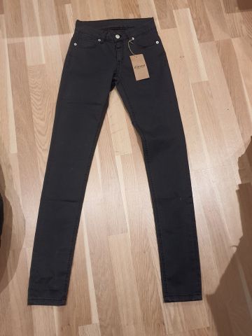 771555-8 Lot with Branded Clothing 891 items