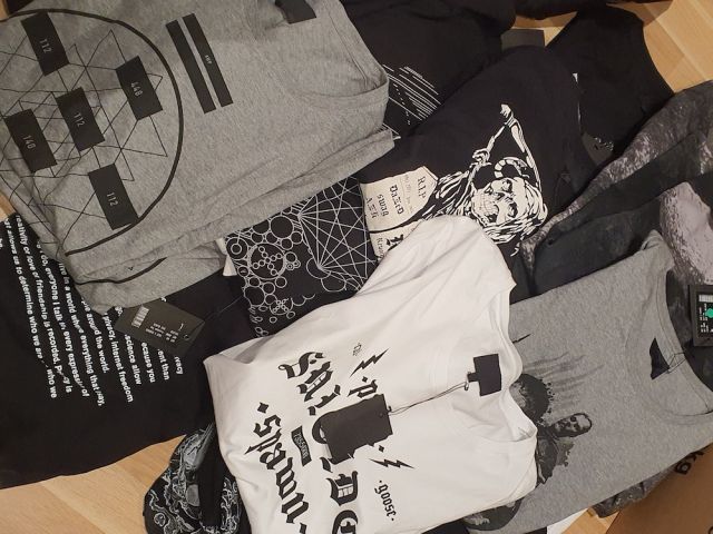 771555-9 Lot with Branded Clothing 891 items