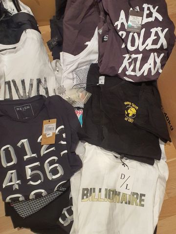 771555-10 Lot with Branded Clothing 891 items