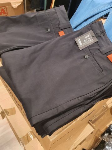 771555-11 Lot with Branded Clothing 891 items