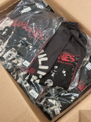 771555-12 Lot with Branded Clothing 891 items