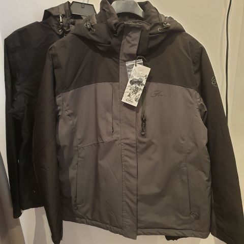 771555-20 Lot with Branded Clothing 891 items