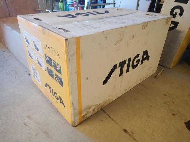 687426-2 Lawnmower Stiga Combi 48 SQ - New in Cardboard