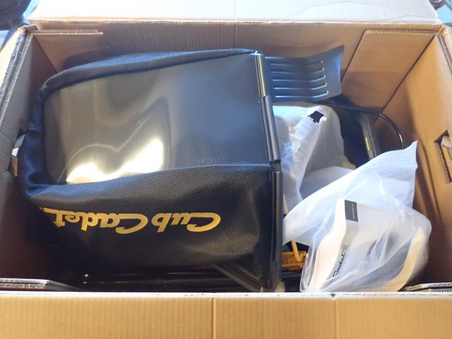 687425-4 Lawnmower Cub Cadet LM2 DR46 ES - New in Cardboard