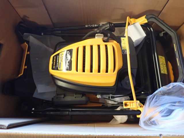 687425-5 Lawnmower Cub Cadet LM2 DR46 ES - New in Cardboard