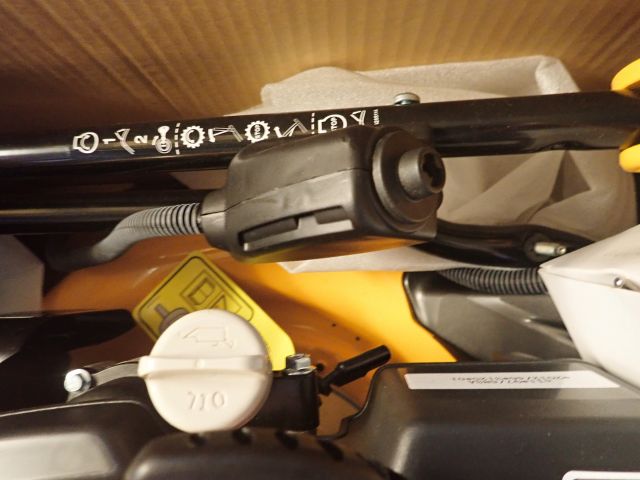 687425-8 Lawnmower Cub Cadet LM2 DR46 ES - New in Cardboard