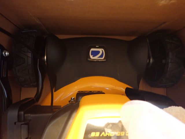 687425-9 Lawnmower Cub Cadet LM2 DR46 ES - New in Cardboard