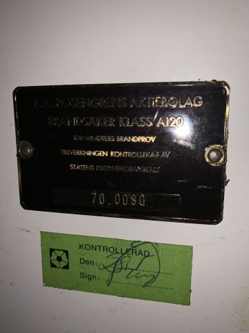 758703-4 Safe with Rosengrens key