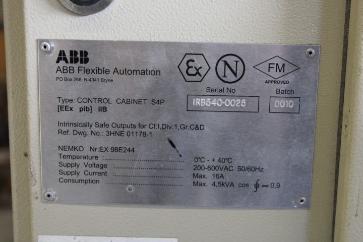 758943-17 Surface treatment robot ABB IRB540-12