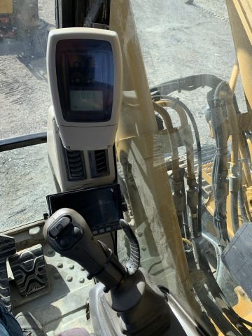 711541-13 Track excavator CAT 321C LCR, with 3 buckets and Rototilt