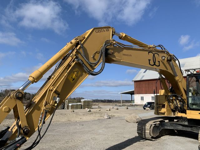 711541-18 Track excavator CAT 321C LCR, with 3 buckets and Rototilt