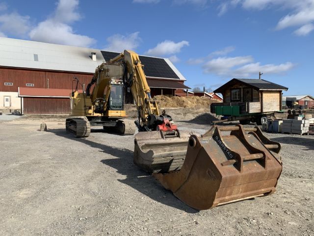 711541-28 Track excavator CAT 321C LCR, with 3 buckets and Rototilt