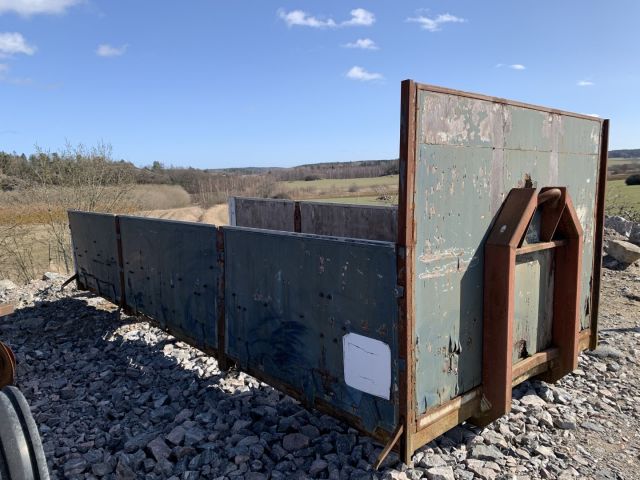 711594-2 Demountable frame