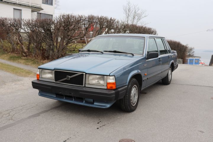 732972-1 Volvo 740 GL 2.4D -1988