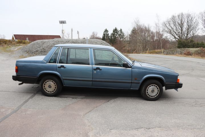 732972-6 Volvo 740 GL 2.4D -1988