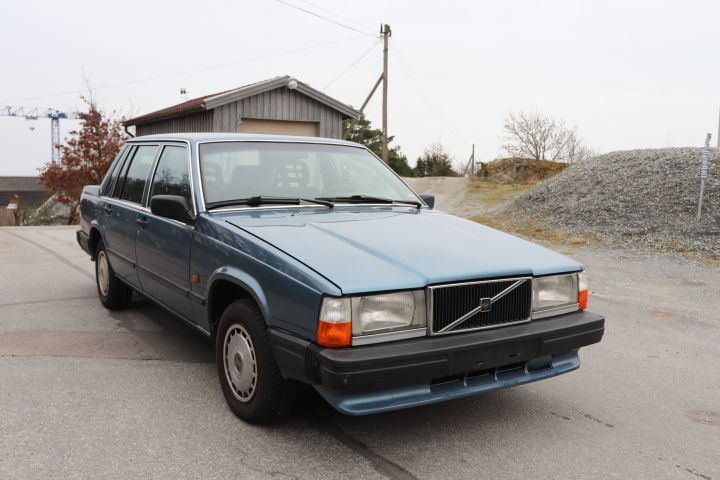 732972-7 Volvo 740 GL 2.4D -1988