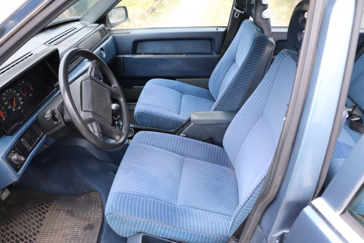 732972-9 Volvo 740 GL 2.4D -1988