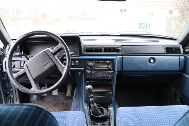 732972-10 Volvo 740 GL 2.4D -1988