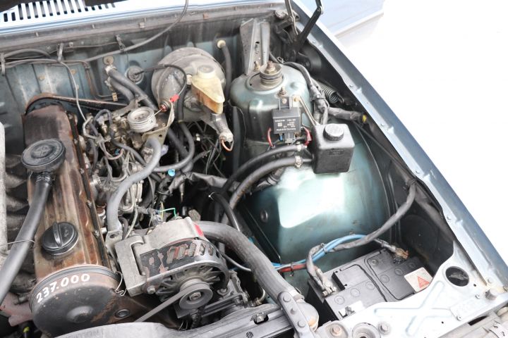 732972-18 Volvo 740 GL 2.4D -1988