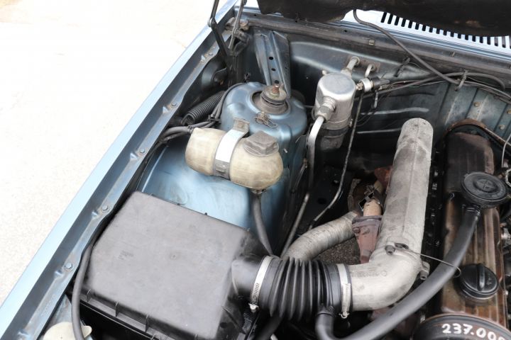 732972-19 Volvo 740 GL 2.4D -1988