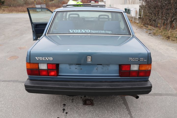 732972-23 Volvo 740 GL 2.4D -1988