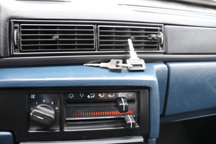 732972-24 Volvo 740 GL 2.4D -1988