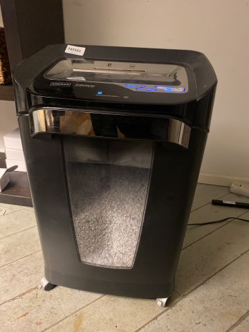 745561-1 2 shredders - Rexel and Staples