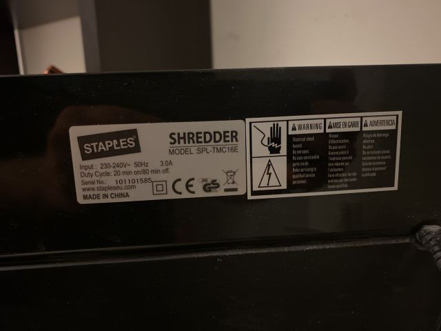 745561-3 2 shredders - Rexel and Staples