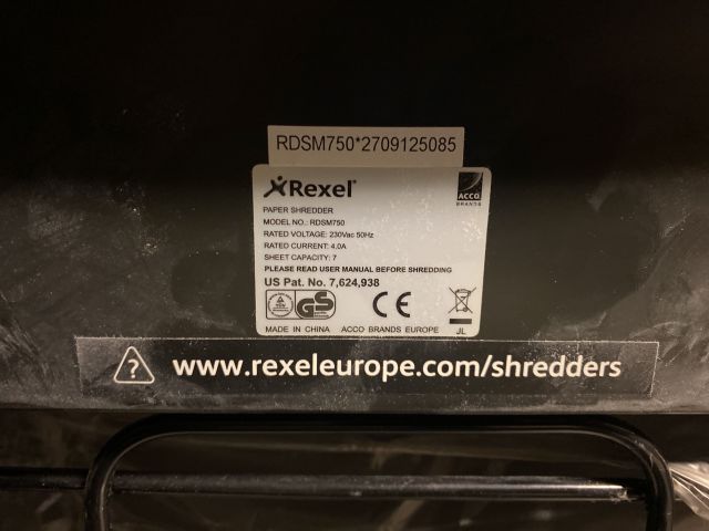 745561-6 2 shredders - Rexel and Staples