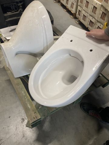 779849-11 Lot for bathroom - i.a. tiles, WC, Miller Bath products etc. [New and demo products]