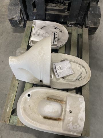 779849-14 Lot for bathroom - i.a. tiles, WC, Miller Bath products etc. [New and demo products]