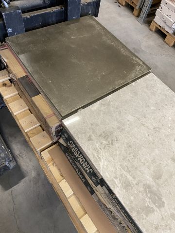 779849-17 Lot for bathroom - i.a. tiles, WC, Miller Bath products etc. [New and demo products]